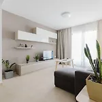 Flat 2 Mlh 3bed Next To By Homely! Apartment