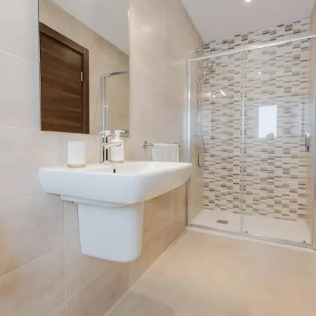 Flat 2 Mlh 3bed Next To By Homely! 公寓