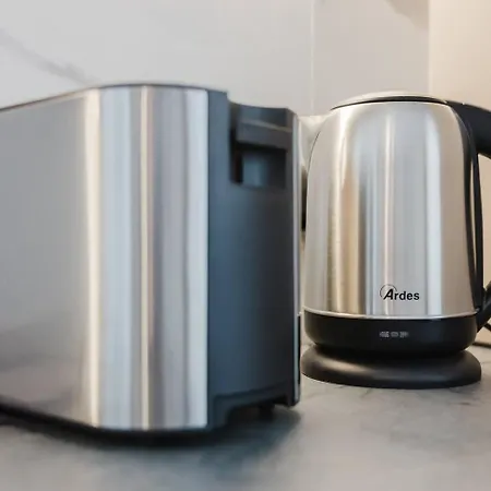 Flat 2 Mlh 3bed Next To By Homely!