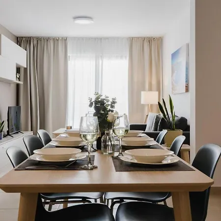 Flat 2 Mlh 3bed Next To By Homely! Apartment