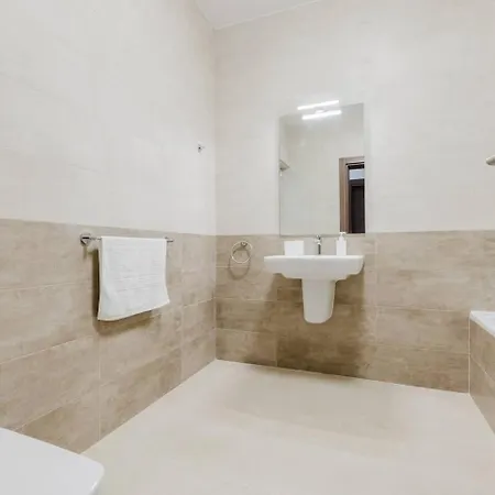 Διαμέρισμα Flat 2 Mlh 3bed Next To By Homely!