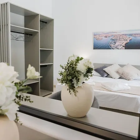 Flat 2 Mlh 3bed Next To By Homely! Διαμέρισμα *
