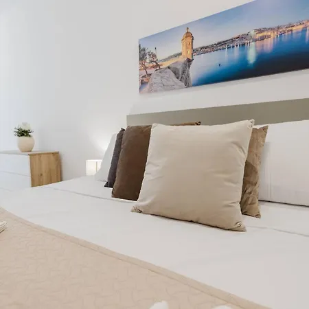 Flat 2 Mlh 3bed Next To By Homely! *