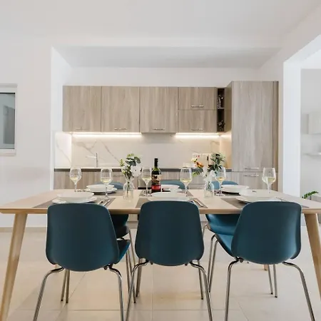 Flat 2 Mlh 3bed Next To By Homely! Apartment