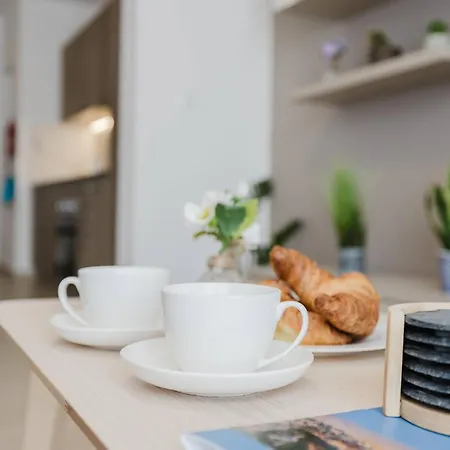 Flat 2 Mlh 3bed Next To By Homely!