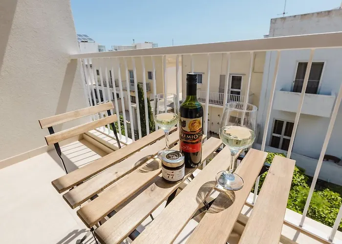 Flat 2 Mlh 3bed Next To By Homely! 아파트 멜리에하