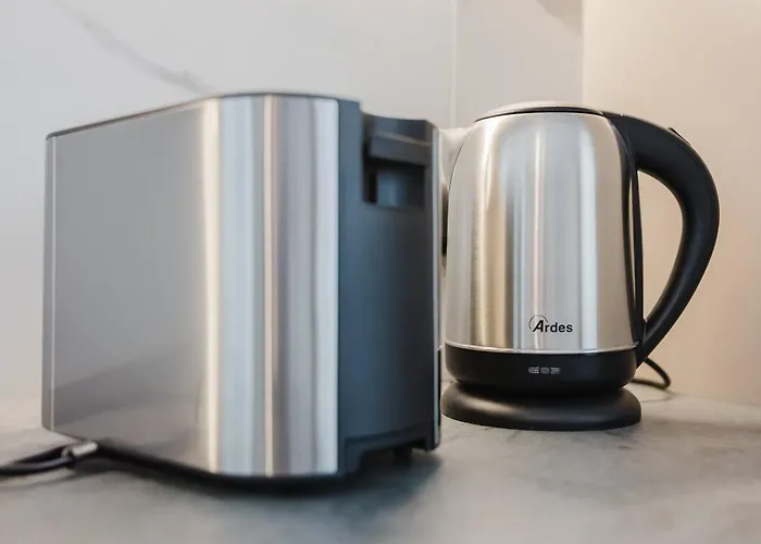 Flat 2 Mlh 3bed Next To By Homely!