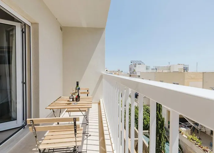 Flat 2 Mlh 3bed Next To By Homely! *