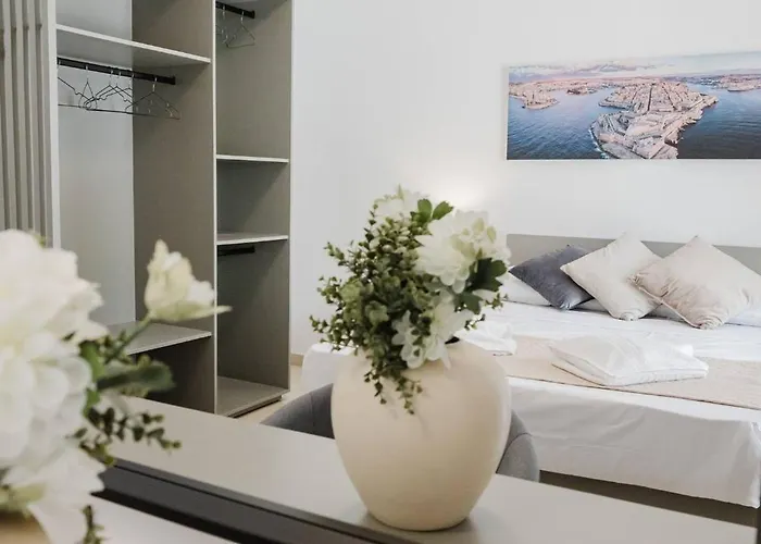 Flat 2 Mlh 3bed Next To By Homely! 아파트 *