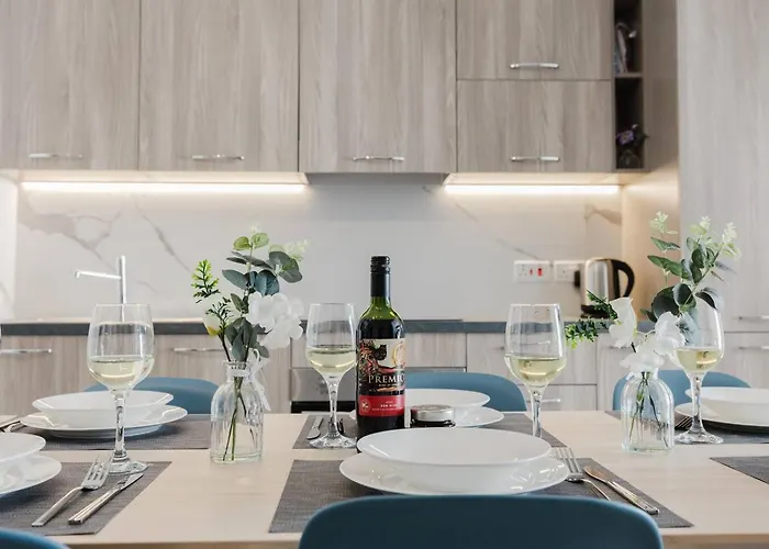 Flat 2 Mlh 3bed Next To By Homely! *