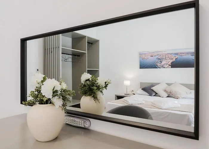 Flat 2 Mlh 3bed Next To By Homely! 아파트 멜리에하