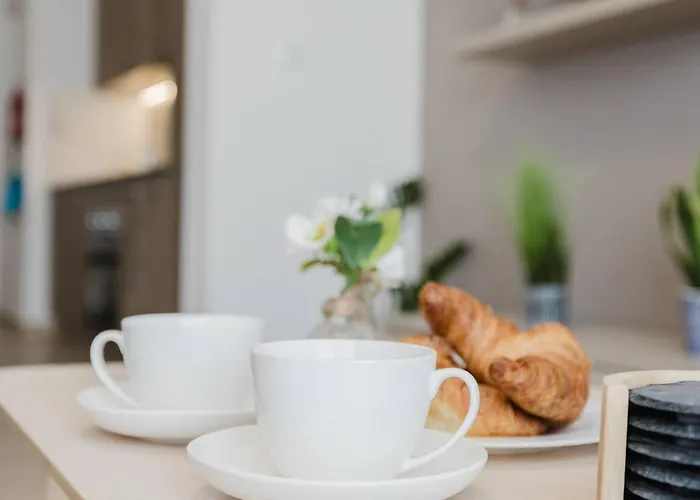 Flat 2 Mlh 3bed Next To By Homely!