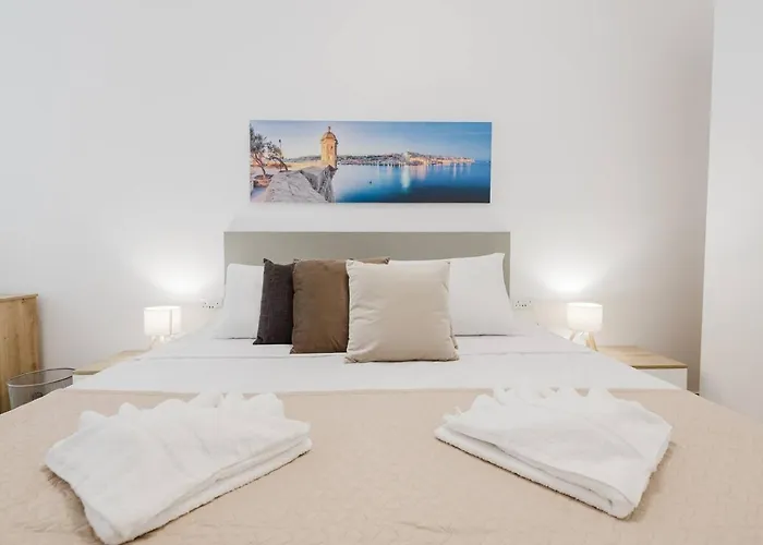 Flat 2 Mlh 3bed Next To By Homely! 아파트 멜리에하