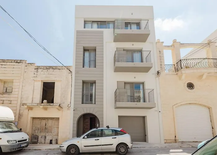 Flat 2 Mlh 3bed Next To By Homely! *